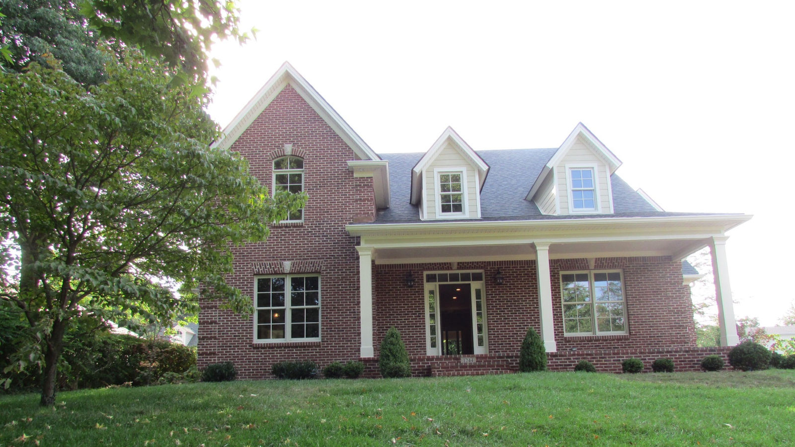 Brick elevation of the Summit plan with a columned porch